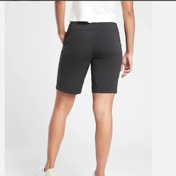 🐲💙 Athleta Black Trekkie Bermuda Short - Picture 7 of 8